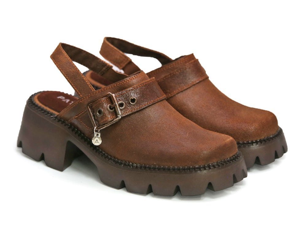 Alternative view of Zueco en cuero miel