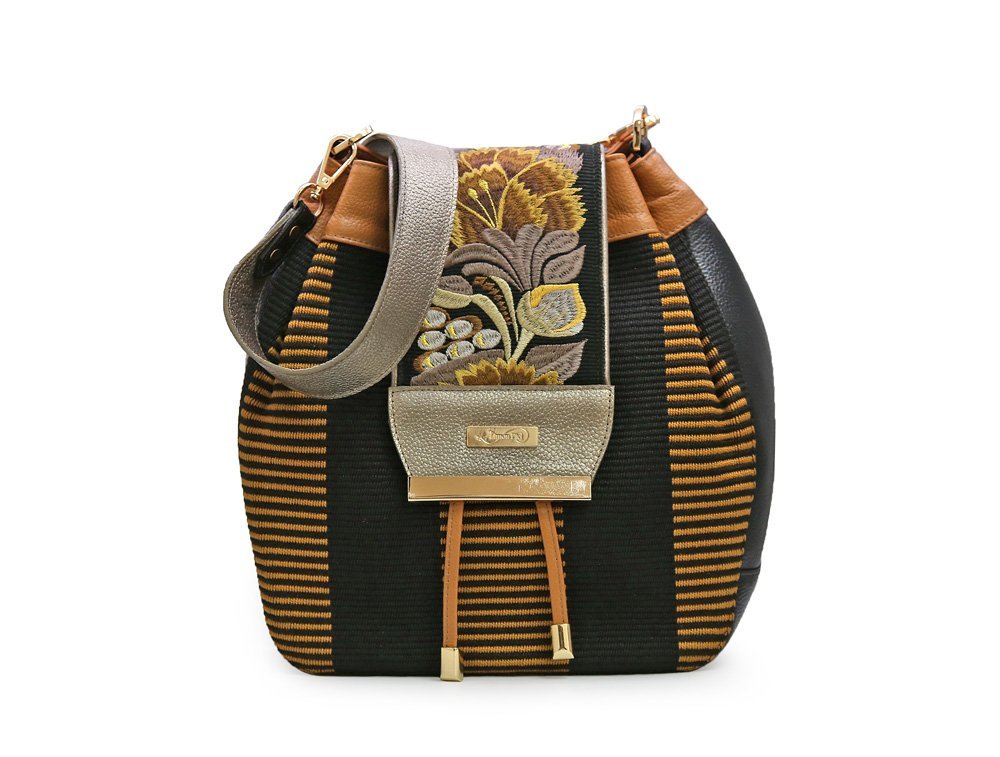 Bolso en cuero negro