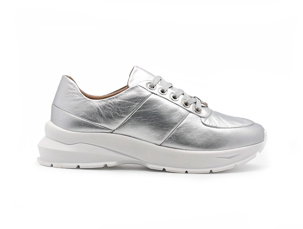 Tenis en cuero plata