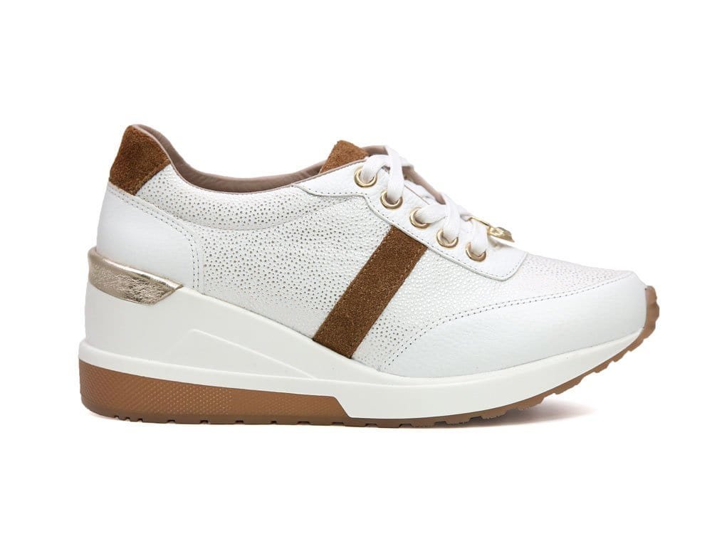 Tenis en cuero blanco