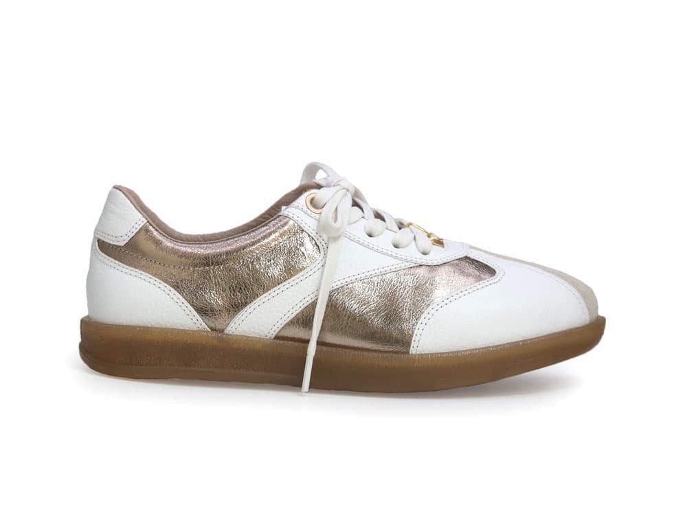 Tenis en cuero blanco