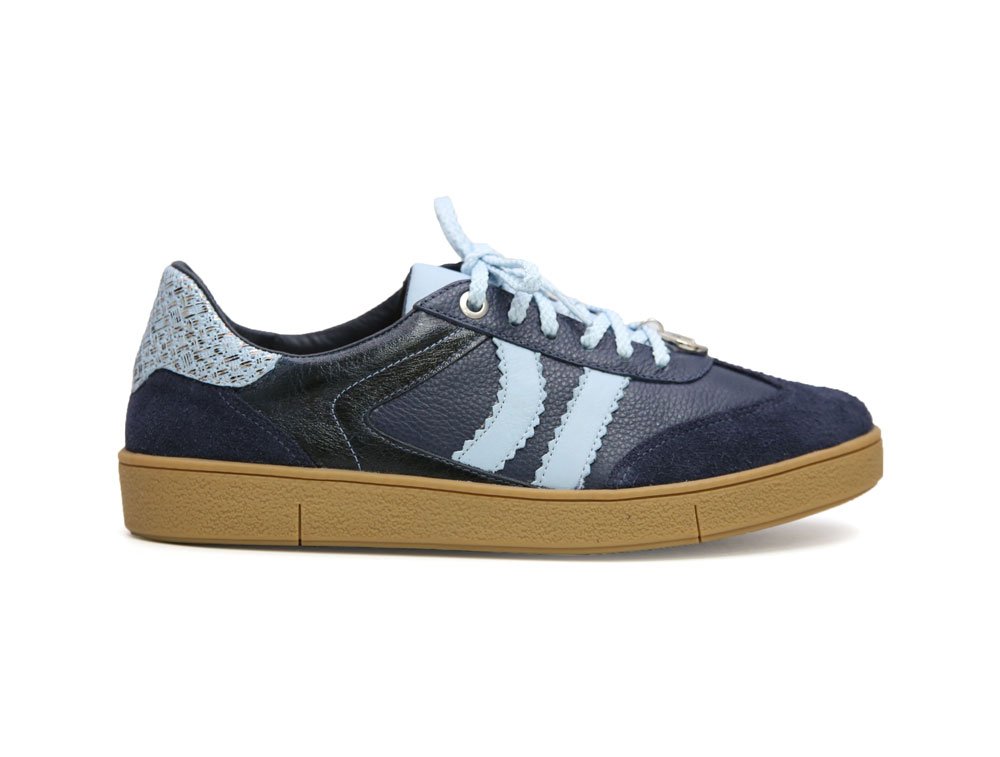 Tenis en cuero azul