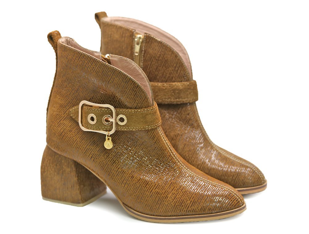 Alternative view of Botin en cuero olivo