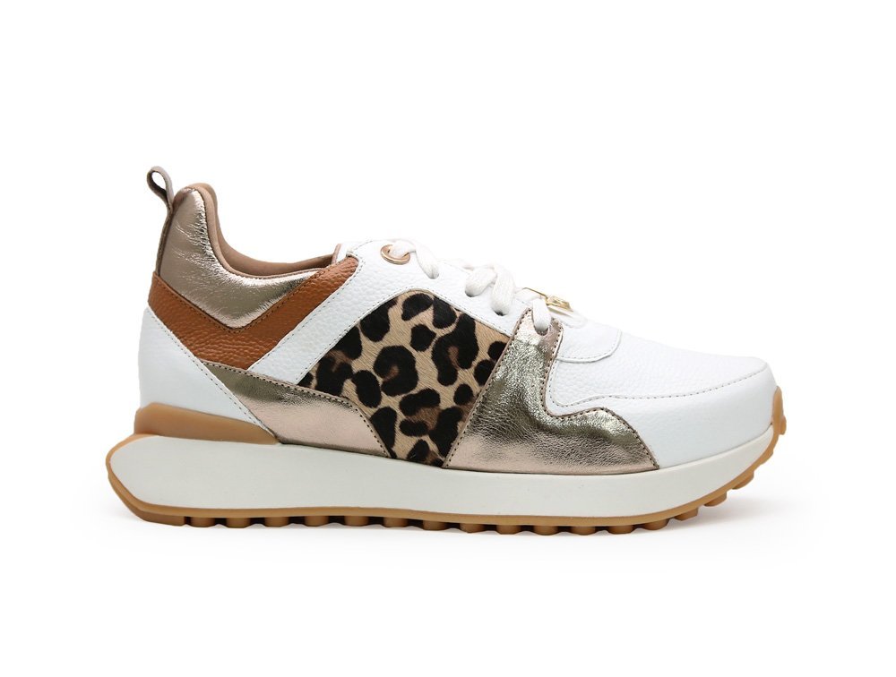 Tenis en cuero blanco