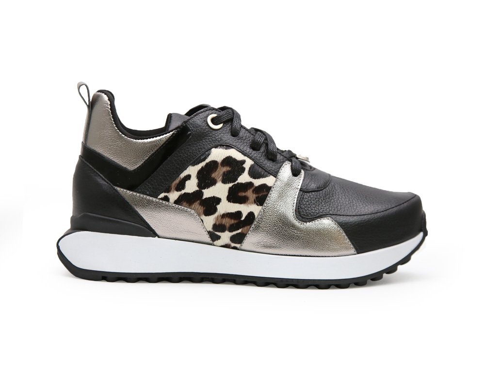 Tenis en cuero negro