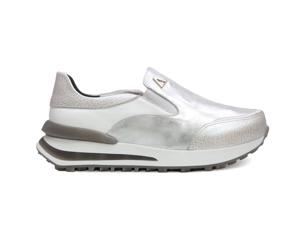Tenis en cuero plata