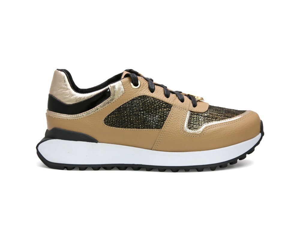 Tenis en cuero negro