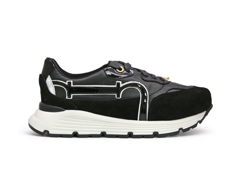 Tenis en cuero negro