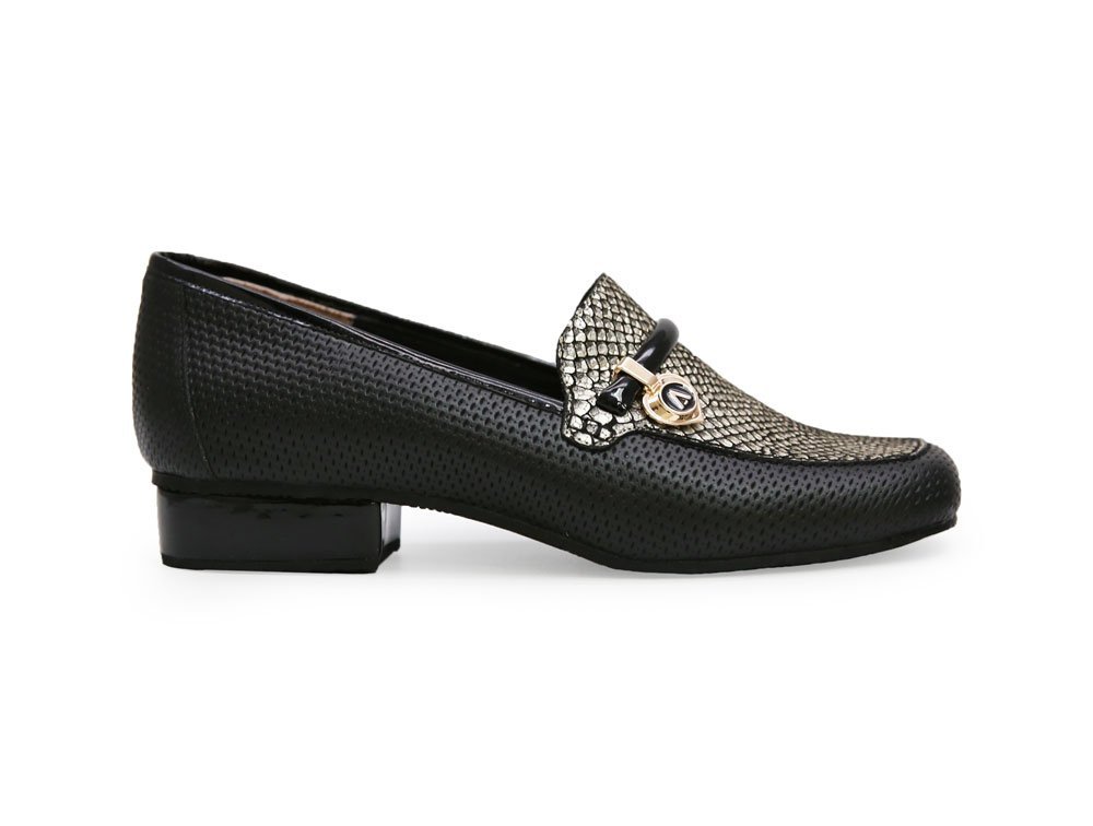 Baleta en cuero negro