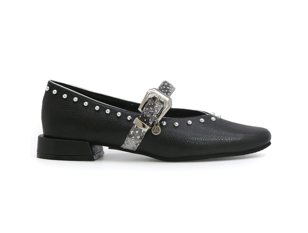 Baleta en cuero negro