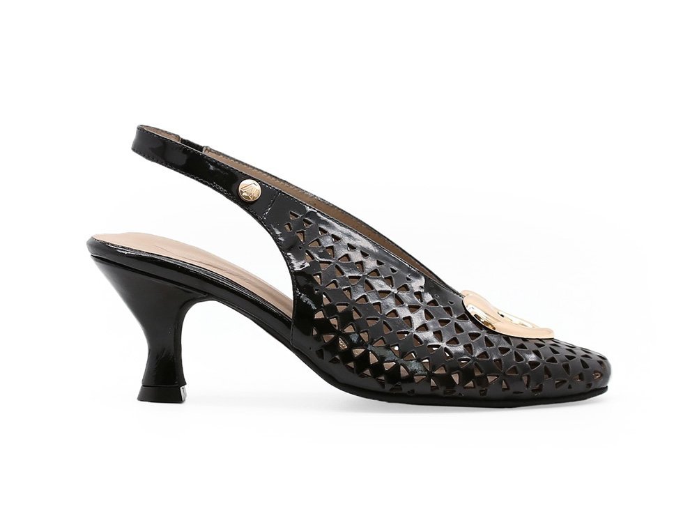 Zapatilla de tacon en cuero negro