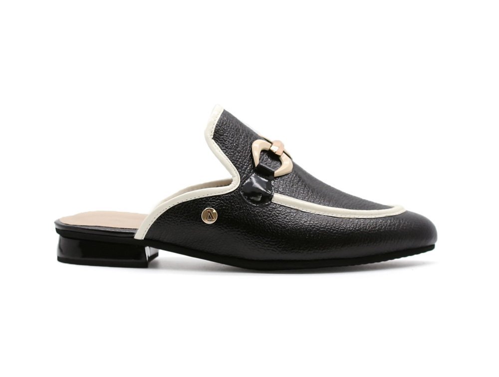 Zueco en cuero negro