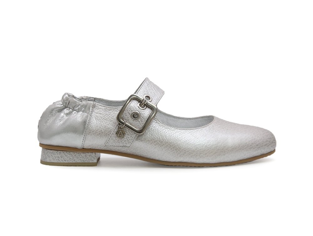 Baleta en cuero plata