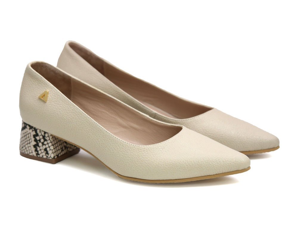 Alternative view of Zapatilla de tacon en cuero arena