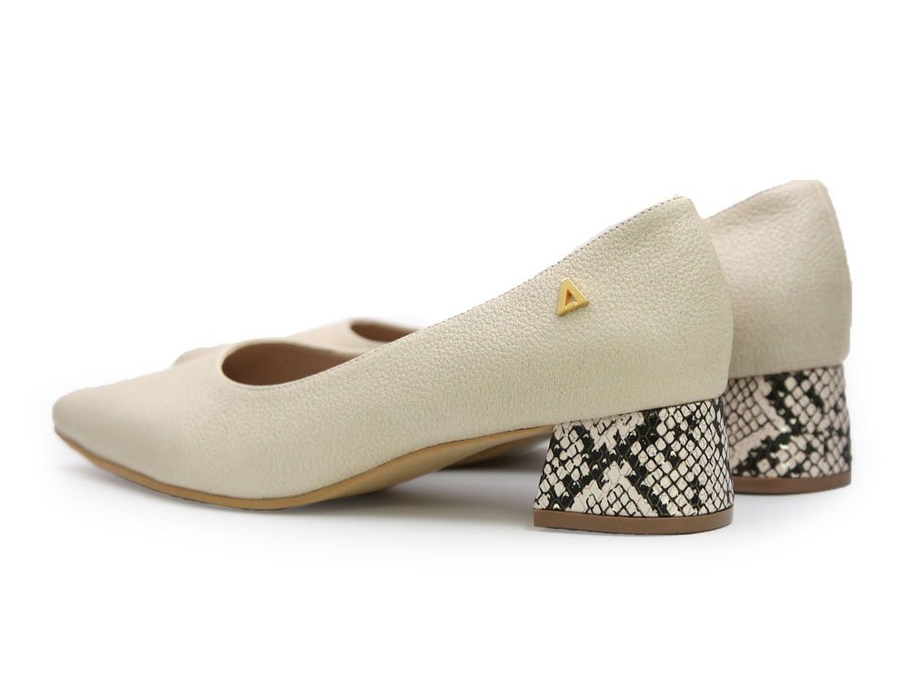 Zapatilla de tacon en cuero arena - Imagen 3