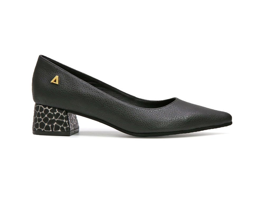 Zapatilla de tacon en cuero negro