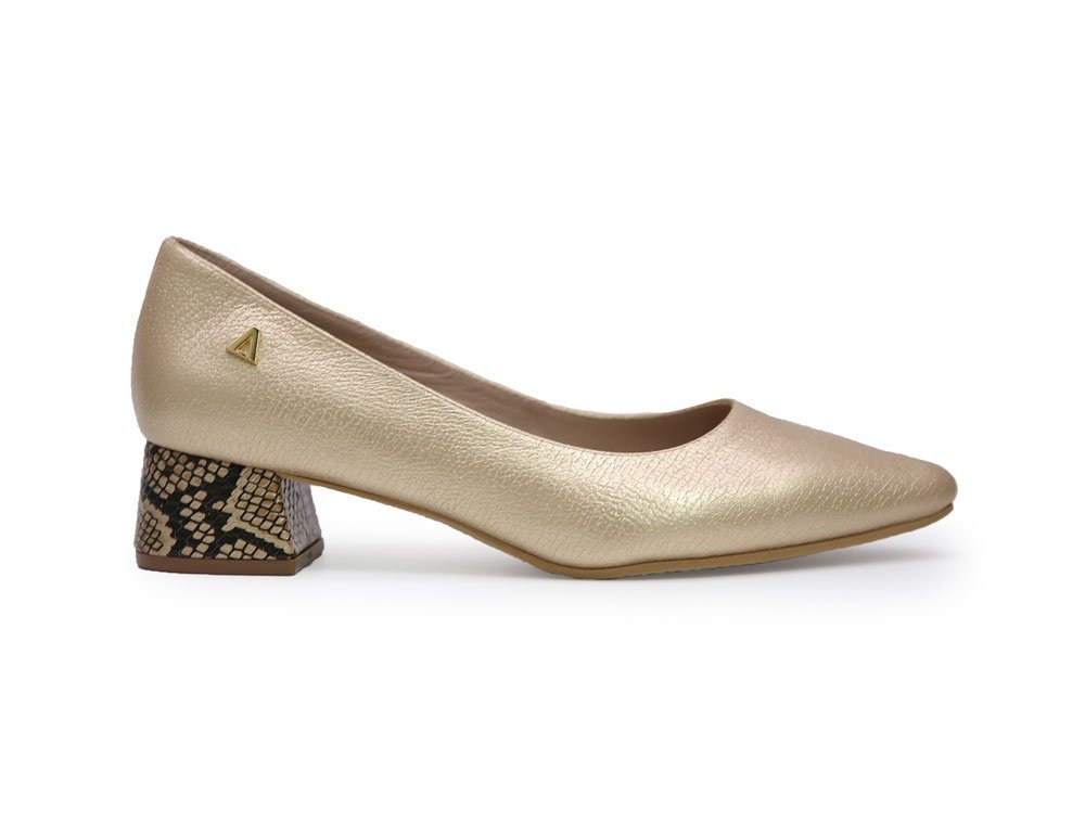 Zapatilla de tacon en cuero dorado