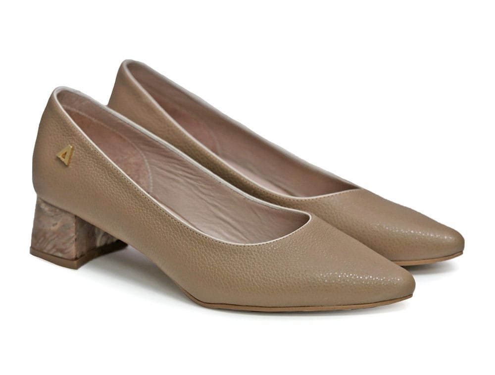 Alternative view of Zapatilla de tacon en cuero arena