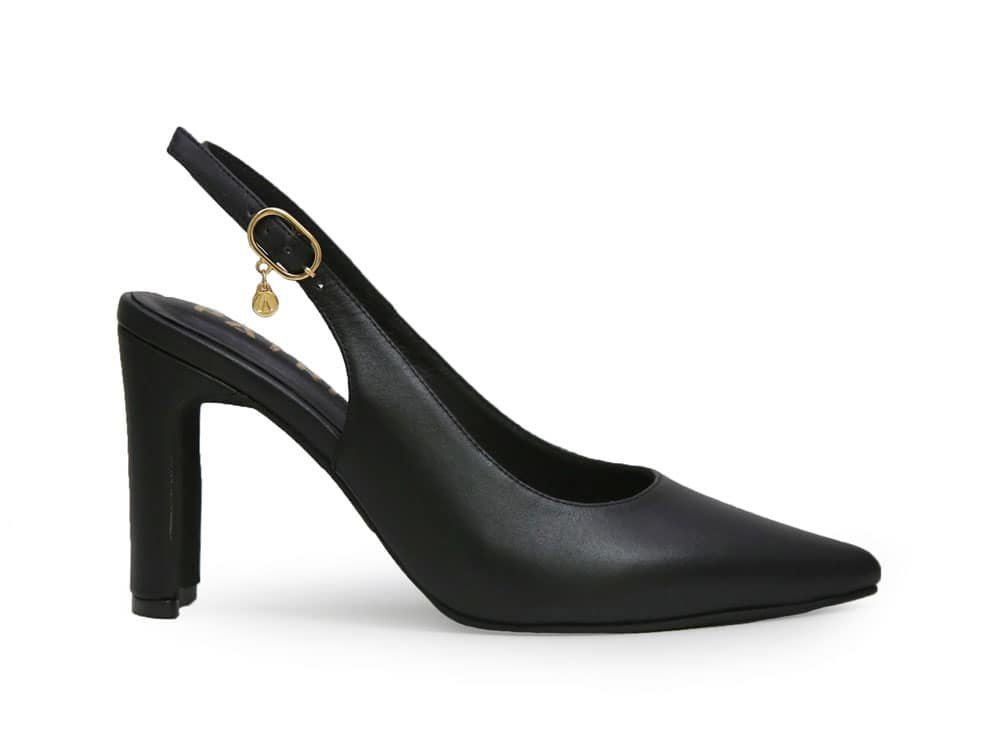 Zapatilla de tacon en cuero negro