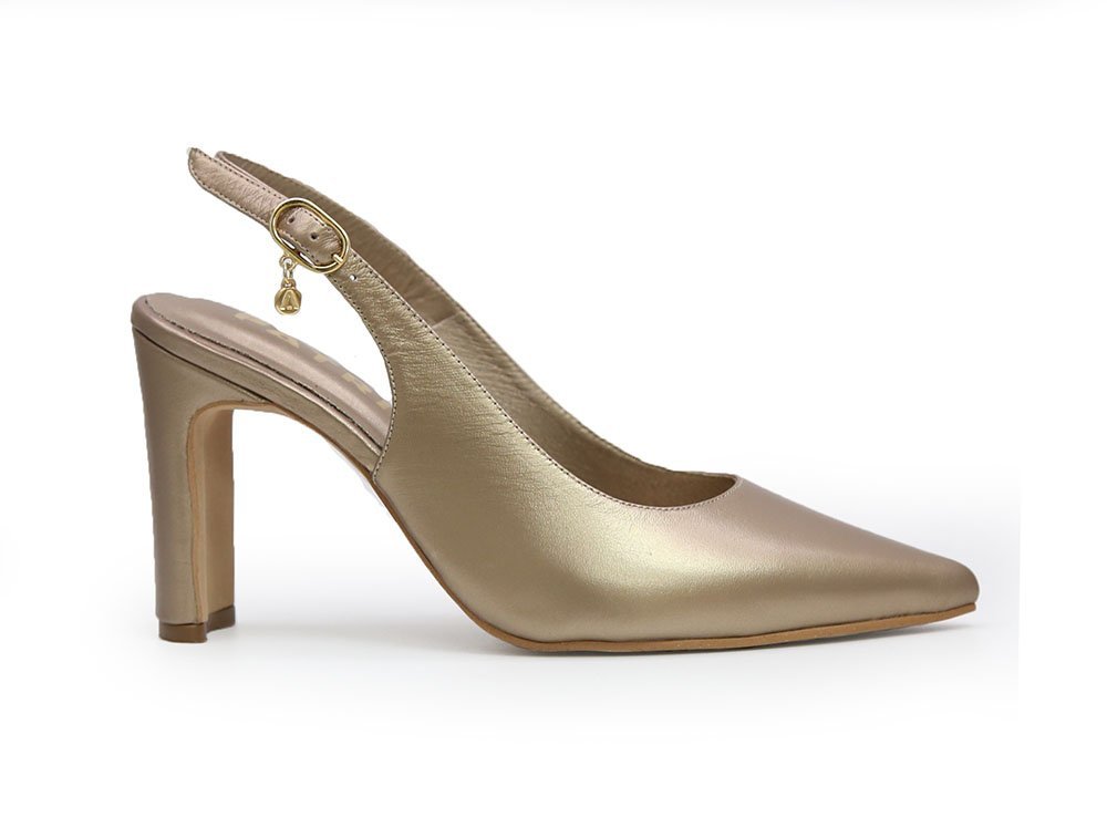 Zapatilla de tacon en cuero oro