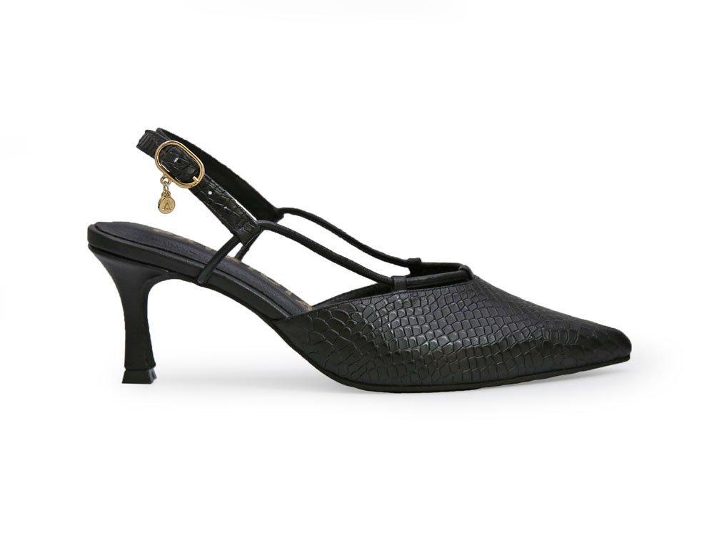 Zapatilla de tacon en cuero negro