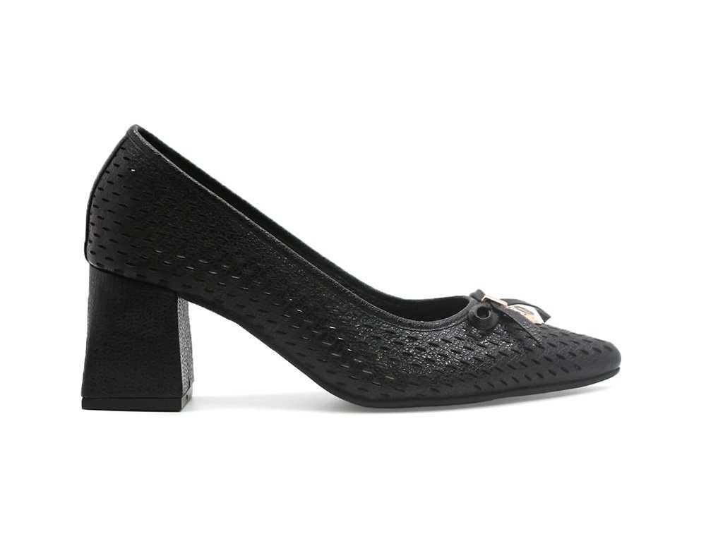 Zapatilla de tacon en cuero negro