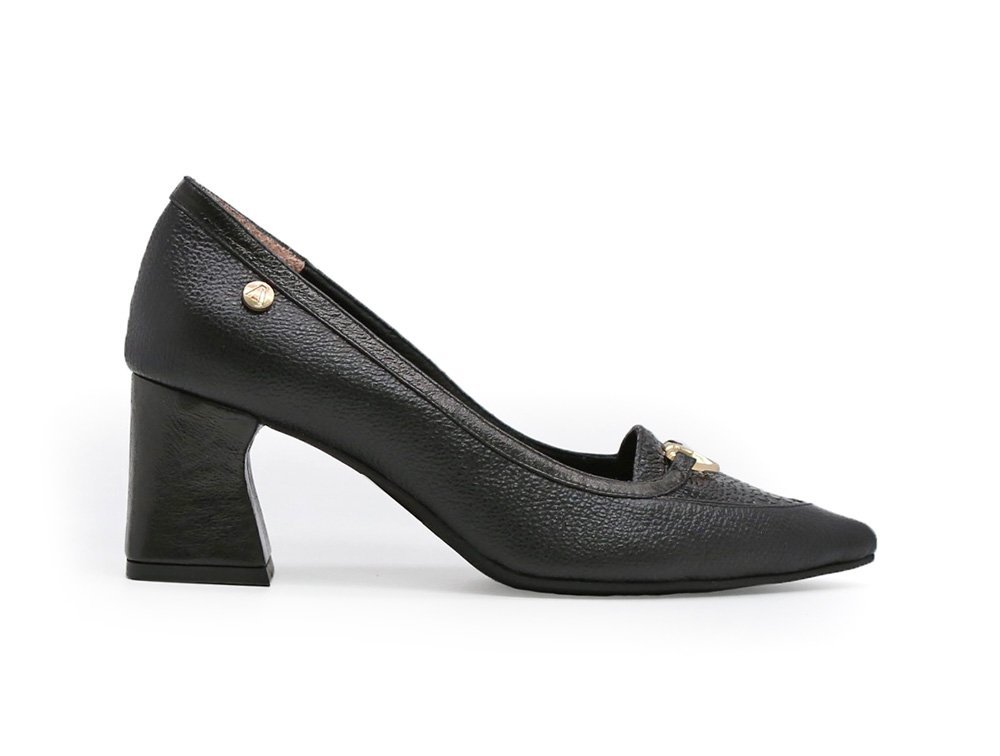 Zapatilla de tacon en cuero negro