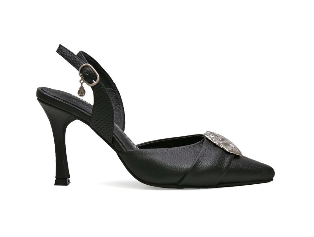 Zapatilla de tacon en cuero negro