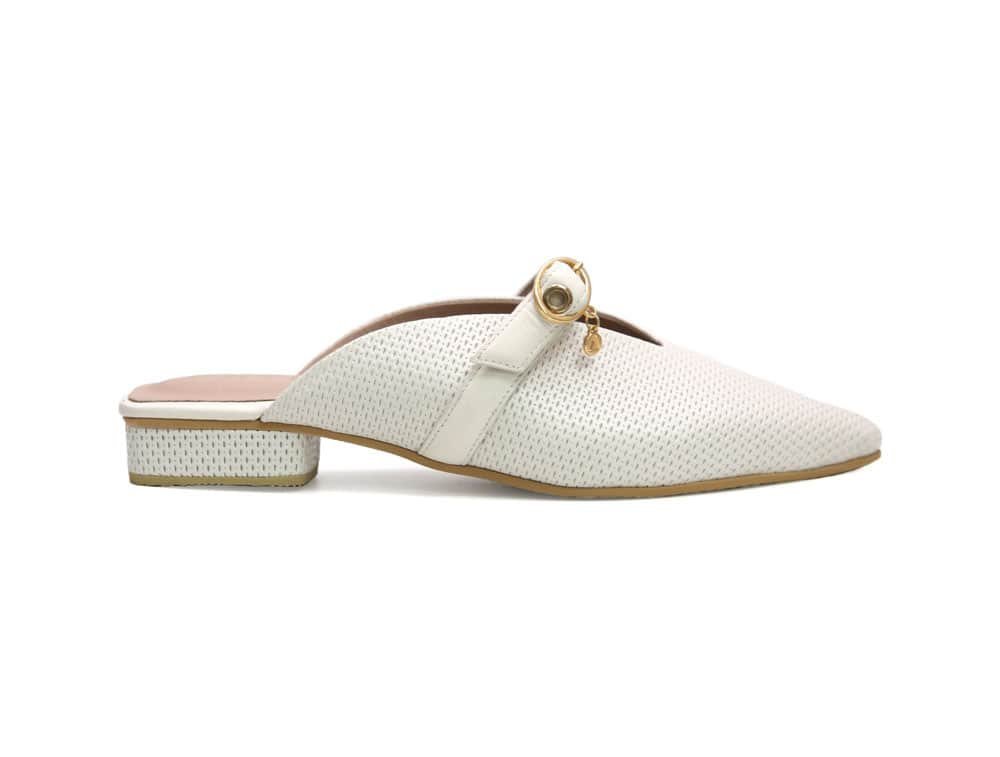 Zuecos en cuero blanco