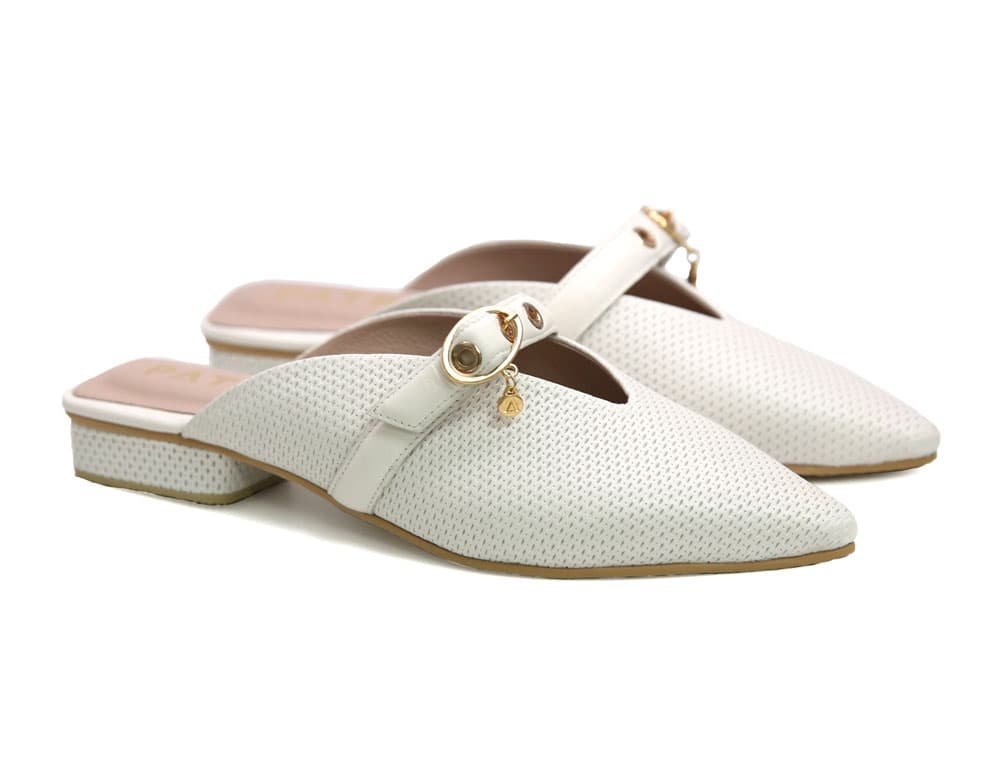 Alternative view of Zuecos en cuero blanco