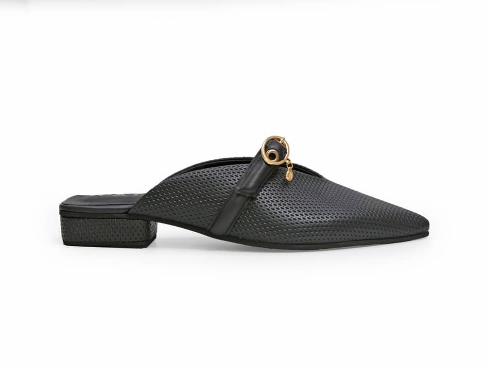 Zueco en cuero negro