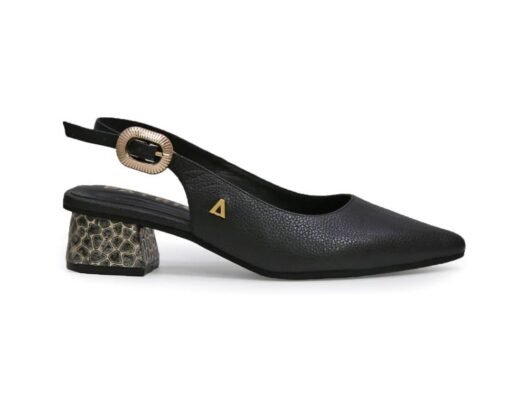 Zapatilla de tacon en cuero negro