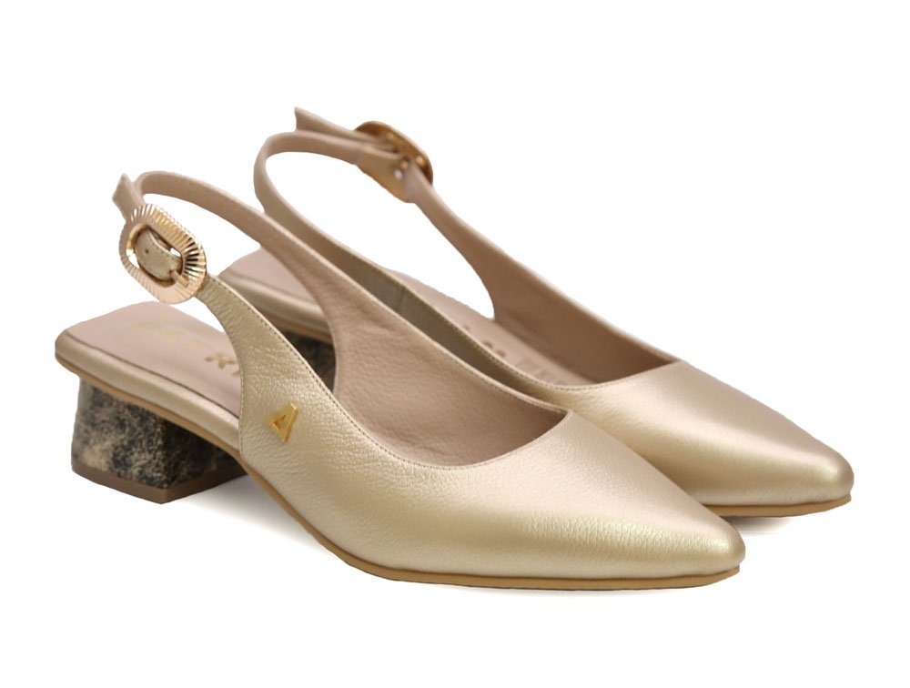 Alternative view of Zapatilla de tacon en cuero oro