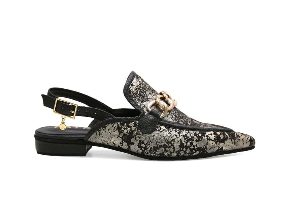 Zueco en cuero negro