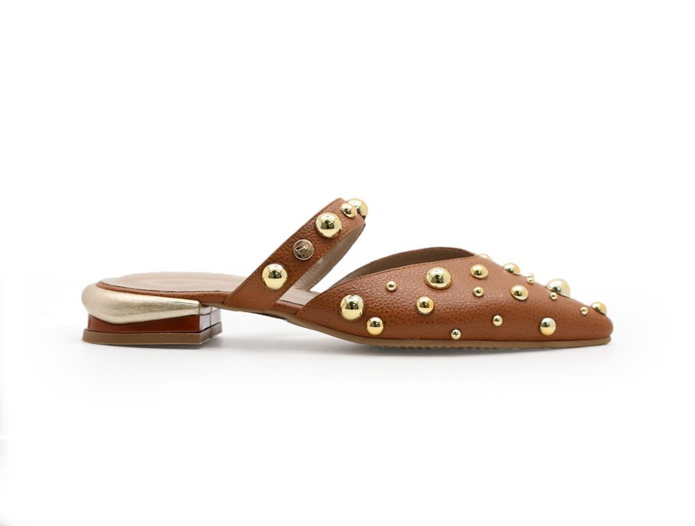 Zuecos en cuero miel