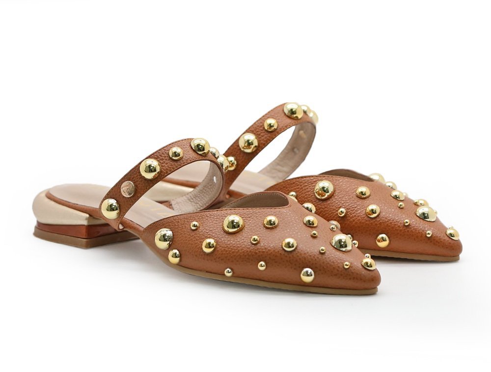 Alternative view of Zuecos en cuero miel