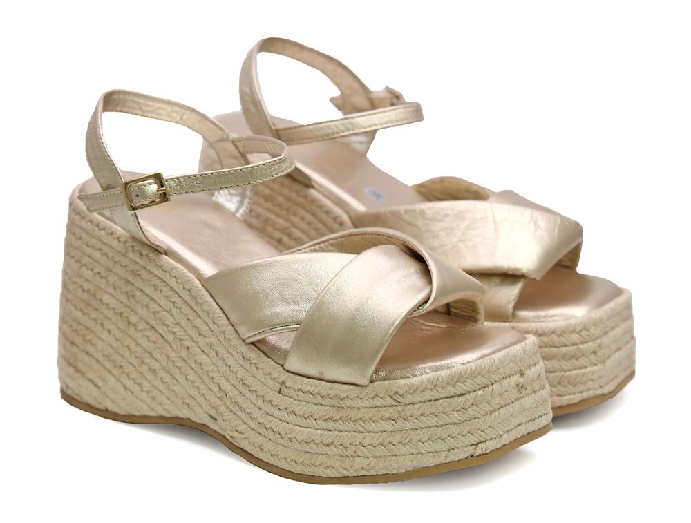 Alternative view of Sandalia en cuero oro
