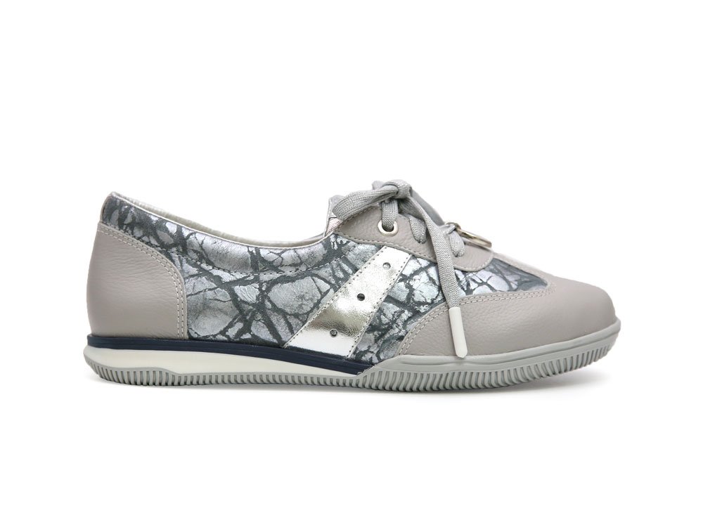 Tenis en cuero gris
