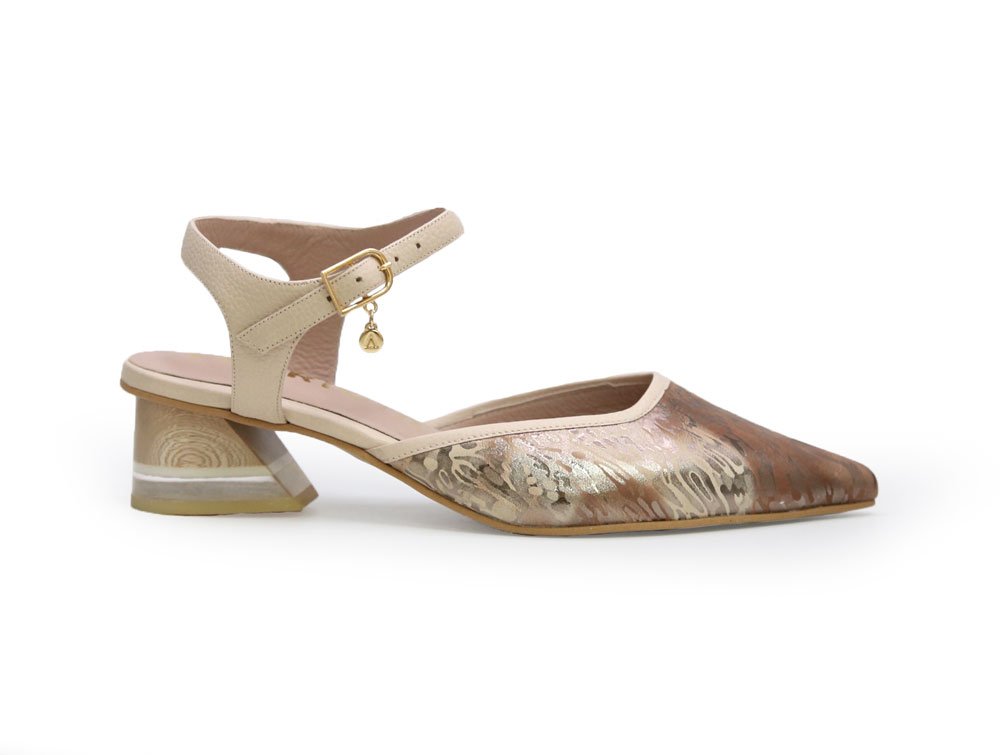 Zapatilla de tacon en cuero sabia