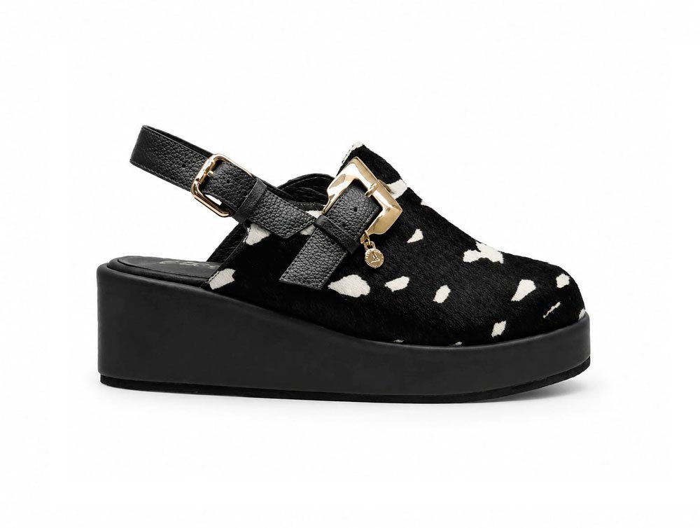 Zueco en cuero negro