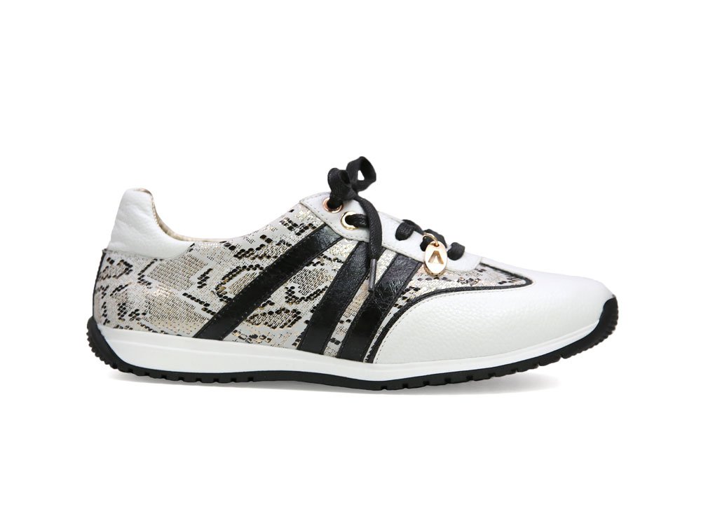 Tenis en cuero blanco