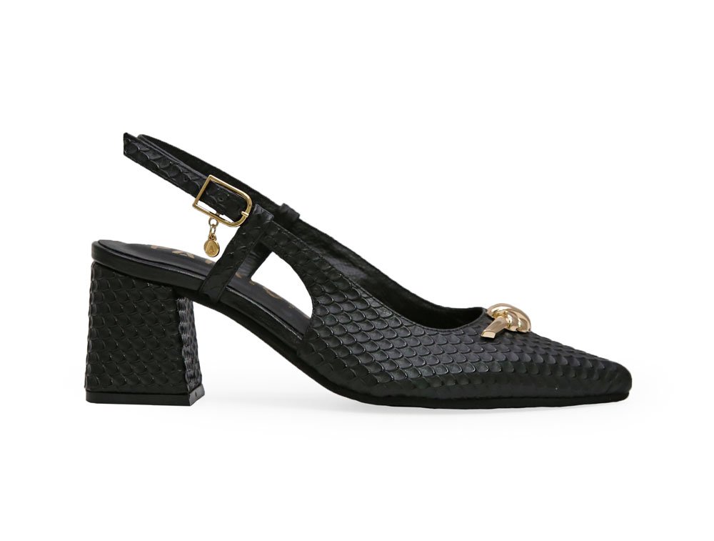 Zapatilla de tacon en cuero negro