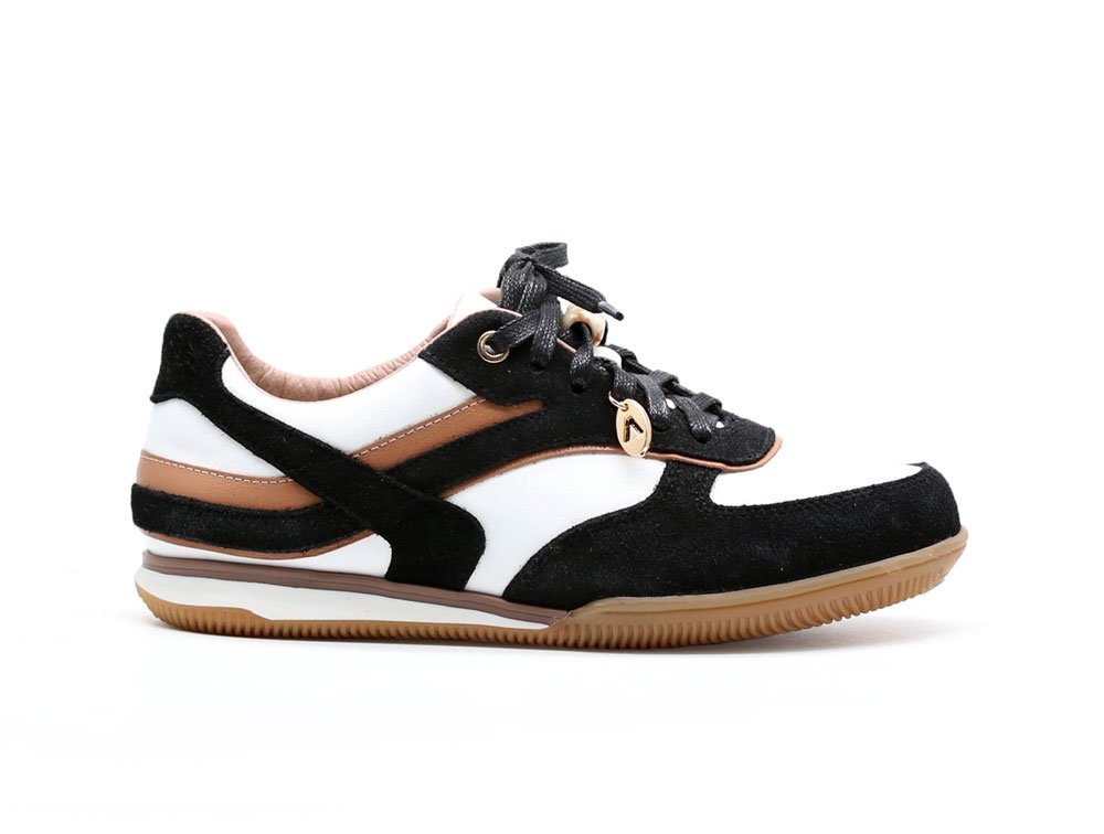 Tenis en cuero negro