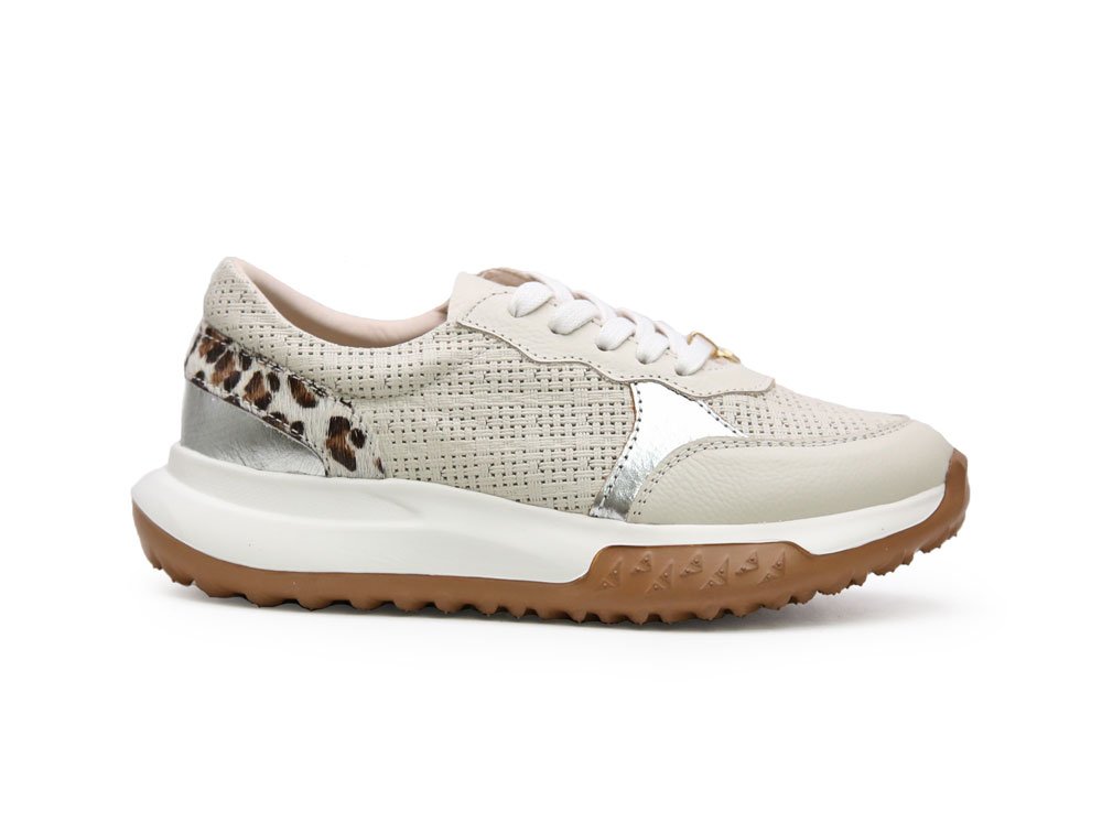 Tenis en cuero blanco