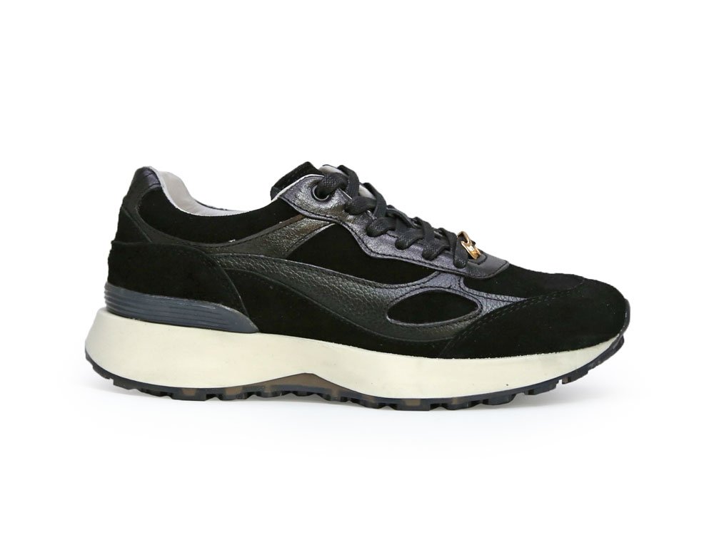 Tenis en cuero negro
