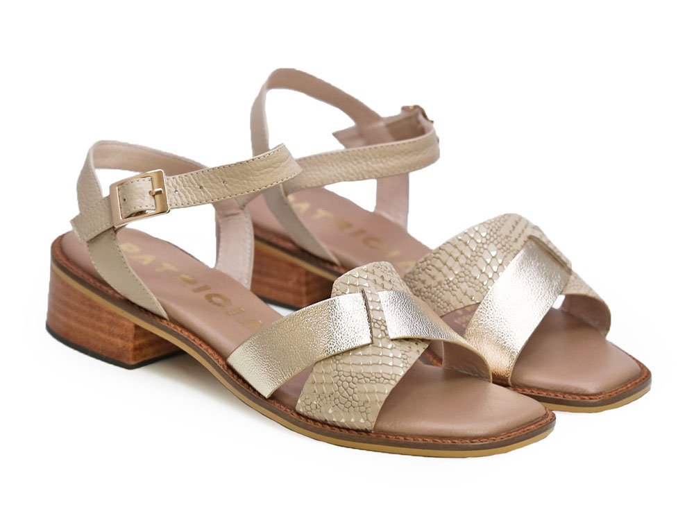 Alternative view of Sandalia en cuero oro