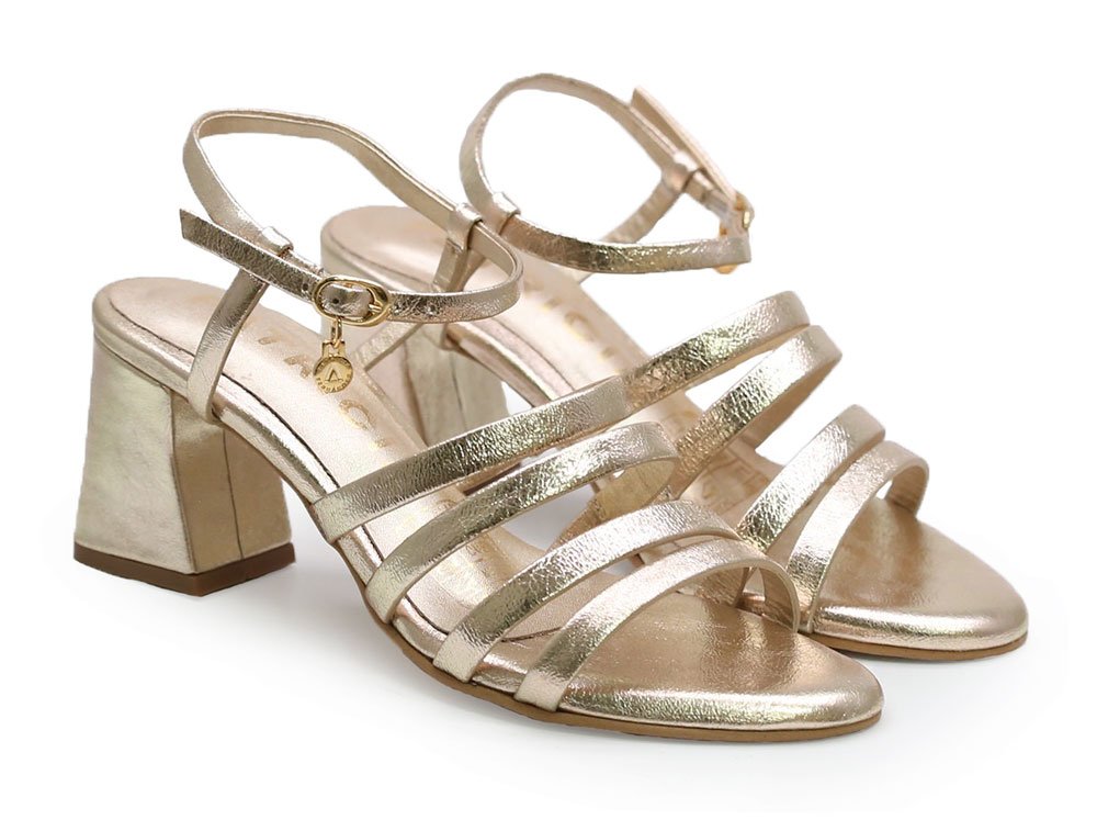 Alternative view of Sandalia en cuero oro