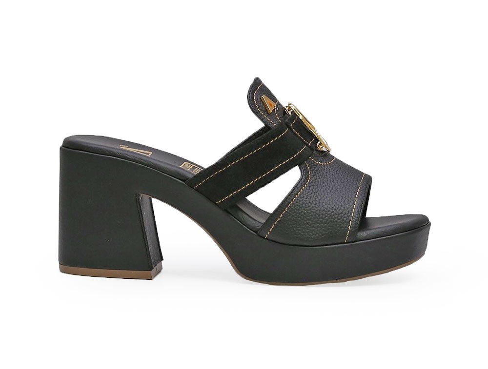 Sandalia en cuero negro