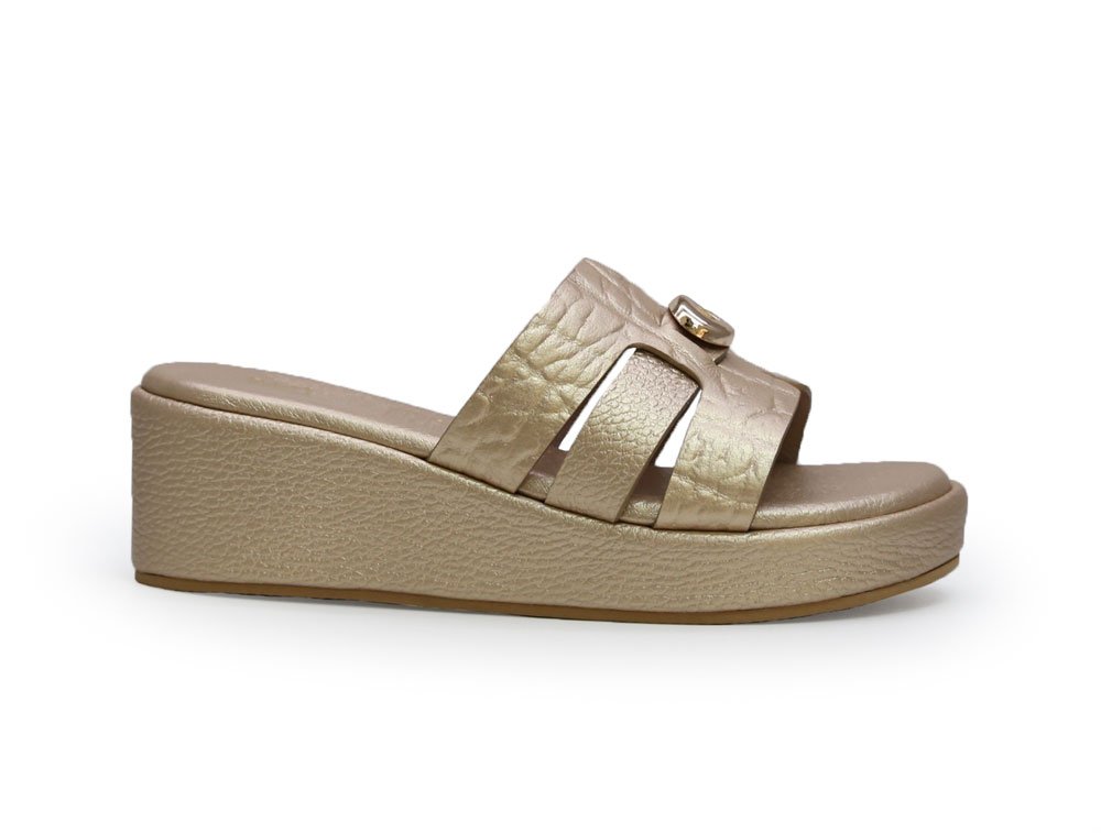 Sandalia en cuero oro