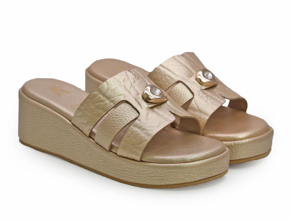 Alternative view of Sandalia en cuero oro